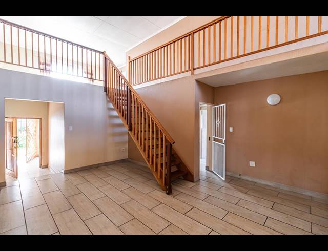 4 BEDROOM HOUSE FOR SALE IN VAN RIEBEECK PARK